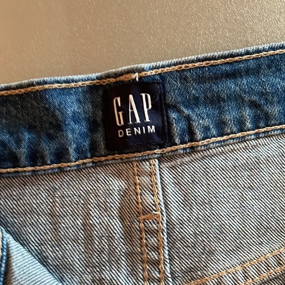 BNWT. Gap denim mini skirt - Picture 3 of 3